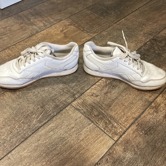 Classic white Reebok sneaker. Size 6.5 - Picture 4 of 6